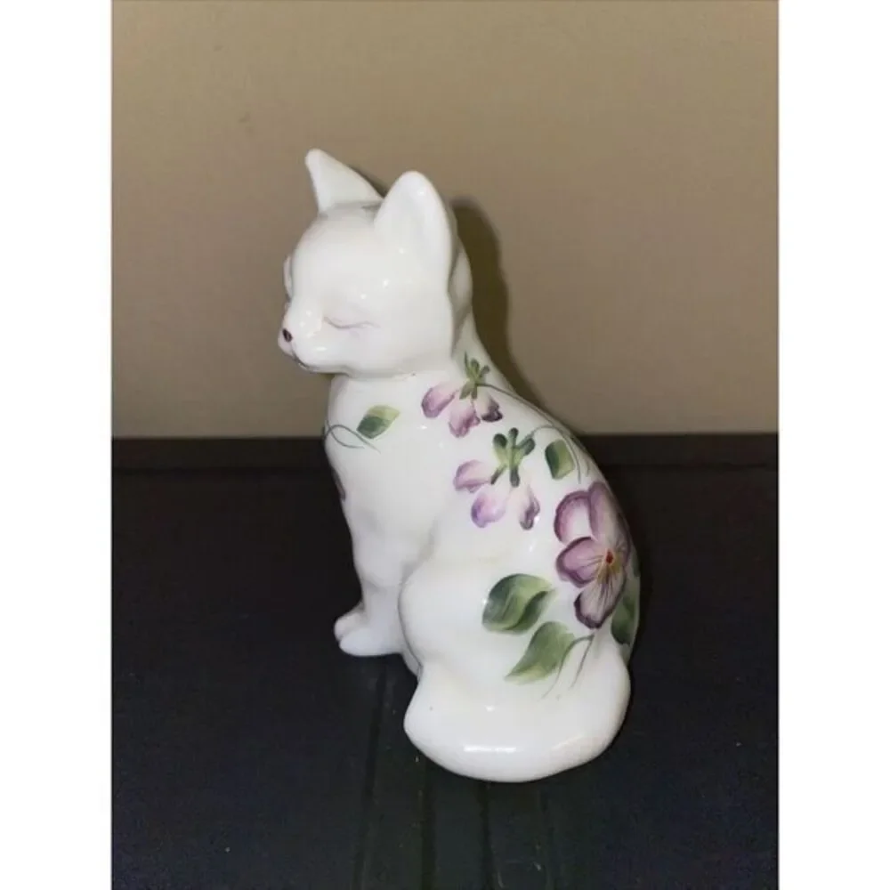 Fenton Art Glass‎ White floral sitting Cat Hand Painted Kitten signed